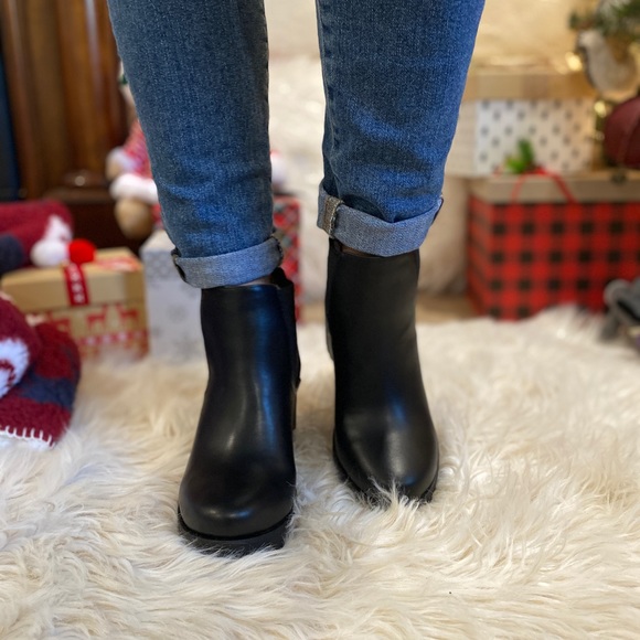 Women Faux Leather Chelsea Ankle boots - Picture 4 of 8